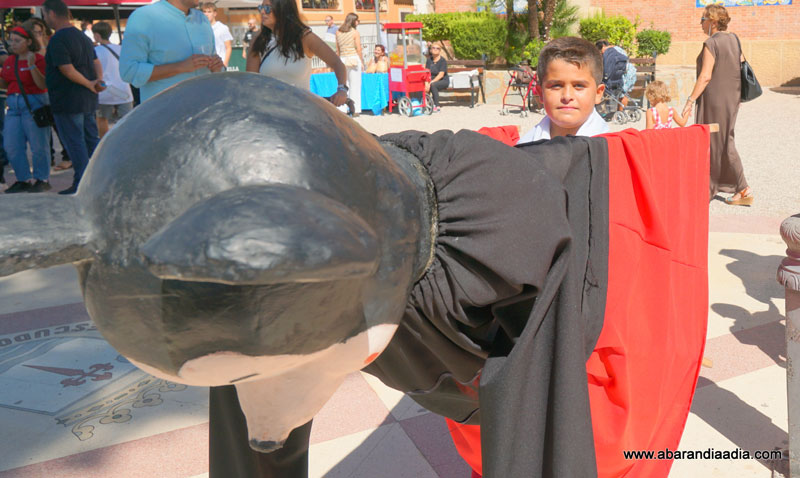 Gonzalo bajo un Mickey 'gigante'