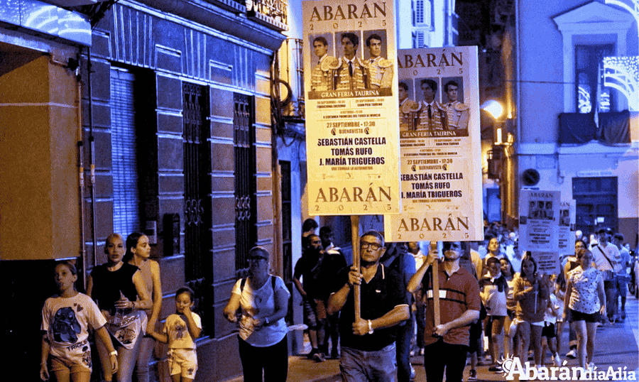 Abarán se inunda de pasodobles y ambiente taurino en la singular puesta de carteles