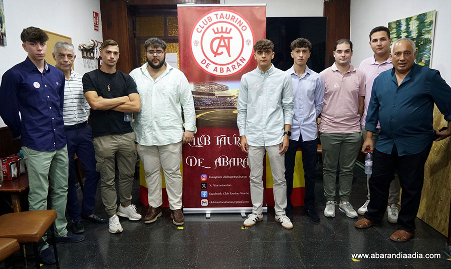 Puerta grande para el nuevo Club Taurino de Abarán en el día de su presentación oficial