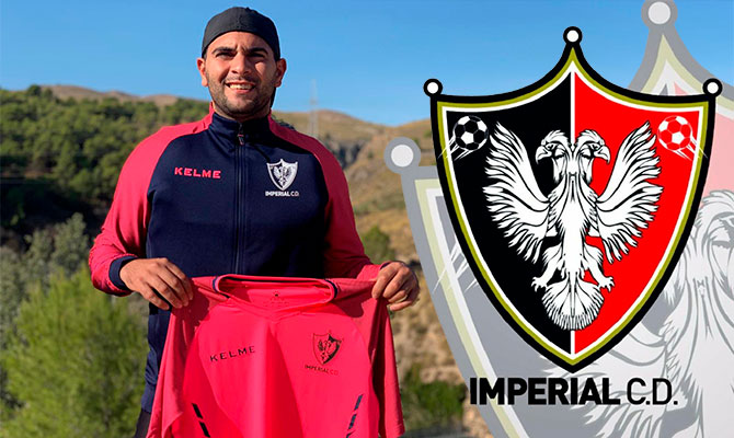 Teo con su nueva camiseta