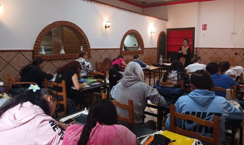 Cáritas impulsa en Abarán un curso de hostelería para favorecer la inserción laboral