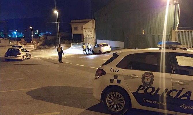 Control policial anoche en la avda. de Cieza