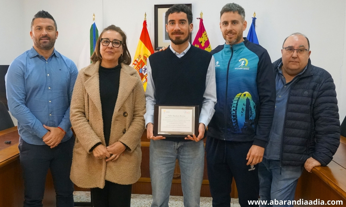Reconocimiento a los méritos deportivos de Pablo Bautista, de la AD Atletismo Abarán