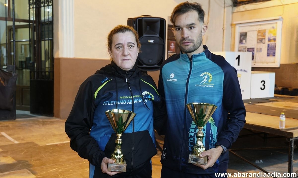 La victoria se queda en casa: Elisabet y Raúl se imponen en la San Silvestre de Abarán