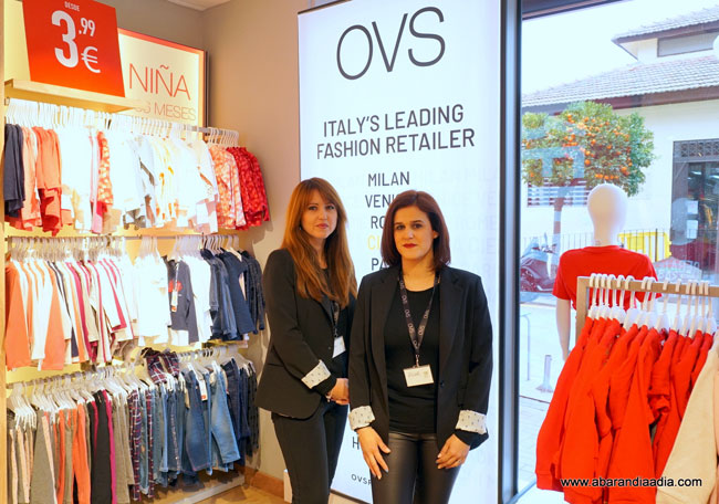 Maria José y Pilar en su tienda de Cieza