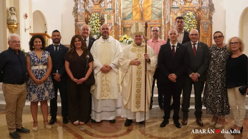 Bendicion del obispo en la reapertura de la iglesia de San Pablo (1)