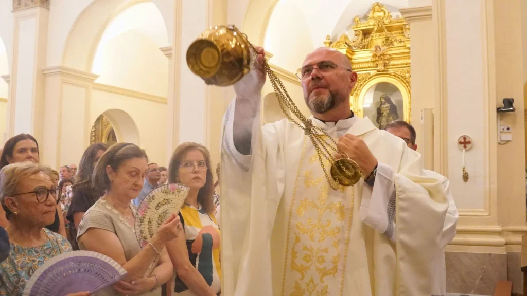 Bendicion del obispo en la reapertura de la iglesia de San Pablo (9)