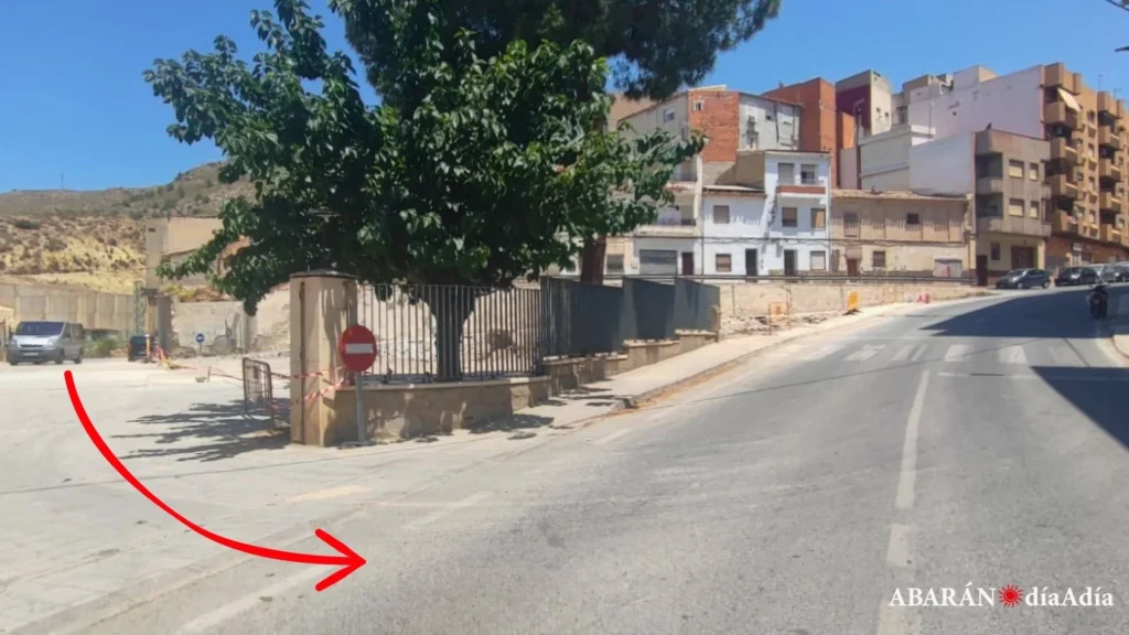 Entrada provisional obras accesos al Polideportivo Municipal de Abaran (3)