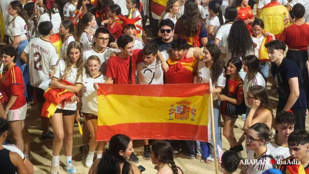 Aficionados de Abaran celebrando la victoria5
