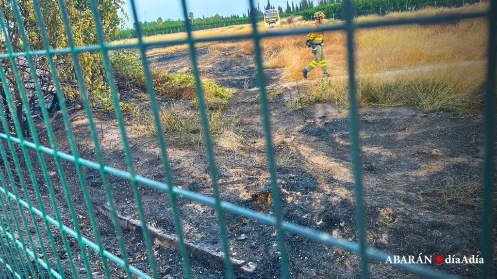 Incendio junto al colegio Santiago Apostol de Hoya del Campo