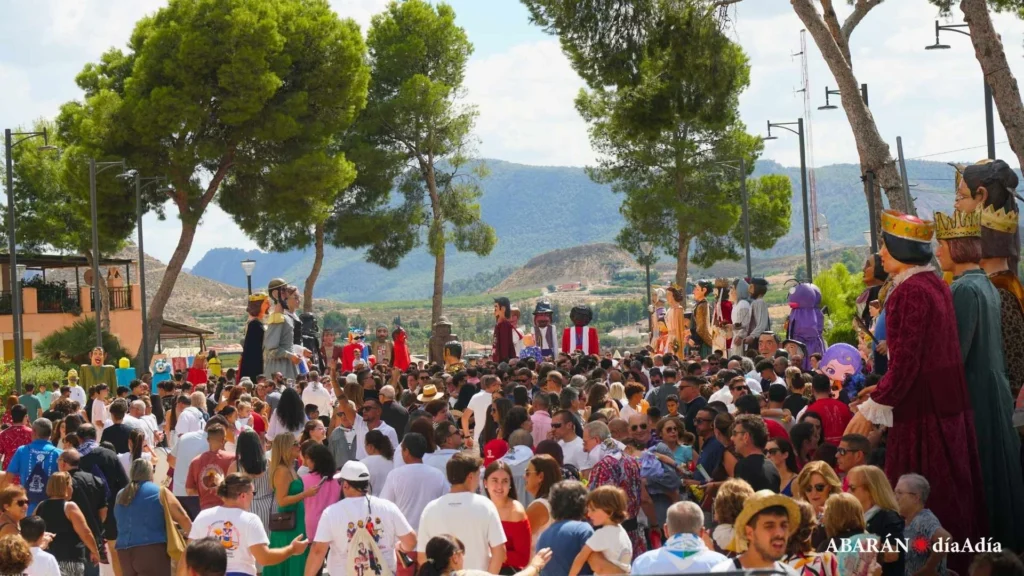 Desfile de Gigantes y Cabezudos Abaran 2026