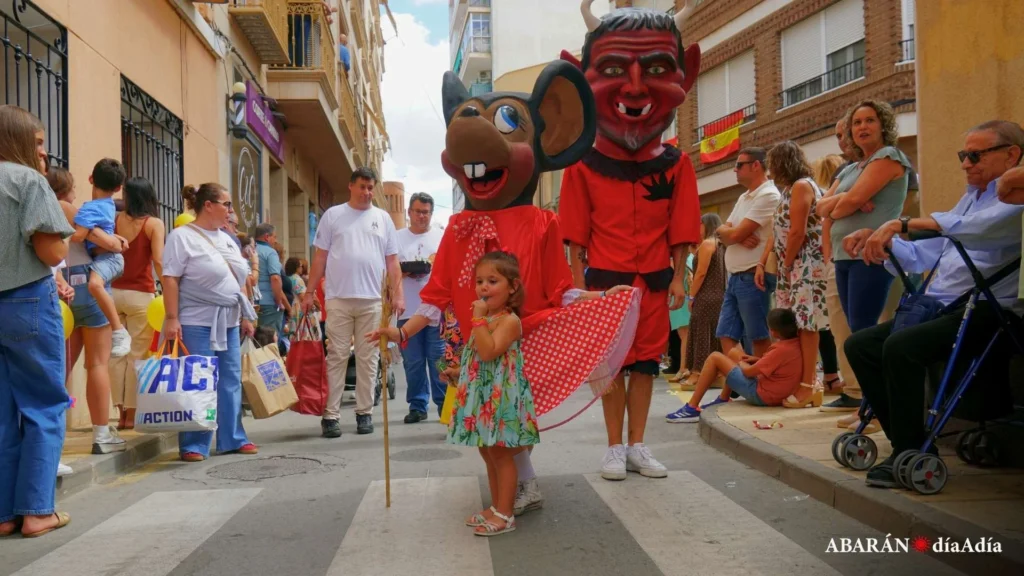 Desfile de Gigantes y Cabezudos Abaran 2026 4