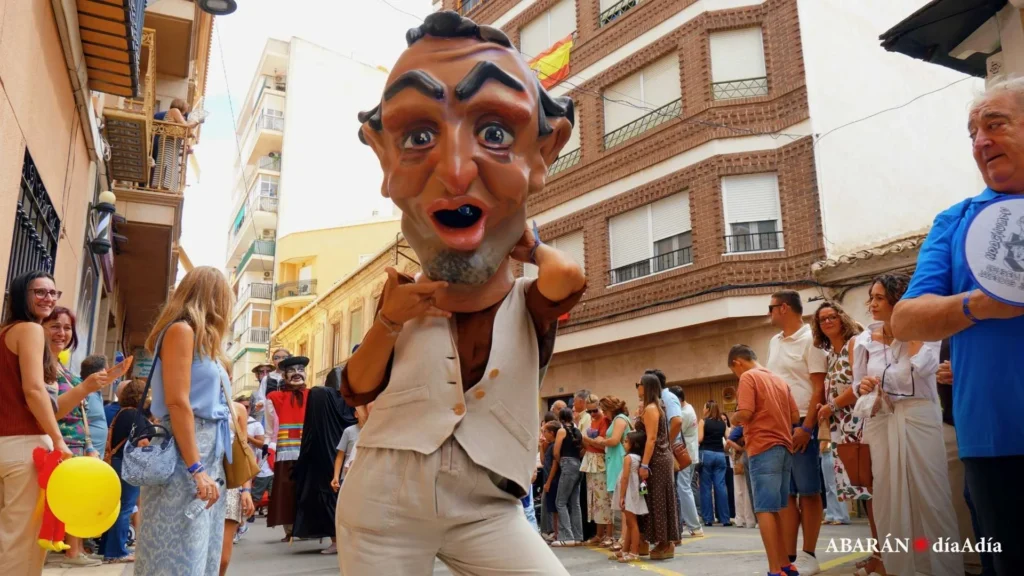 Desfile de Gigantes y Cabezudos Abaran 2026 5