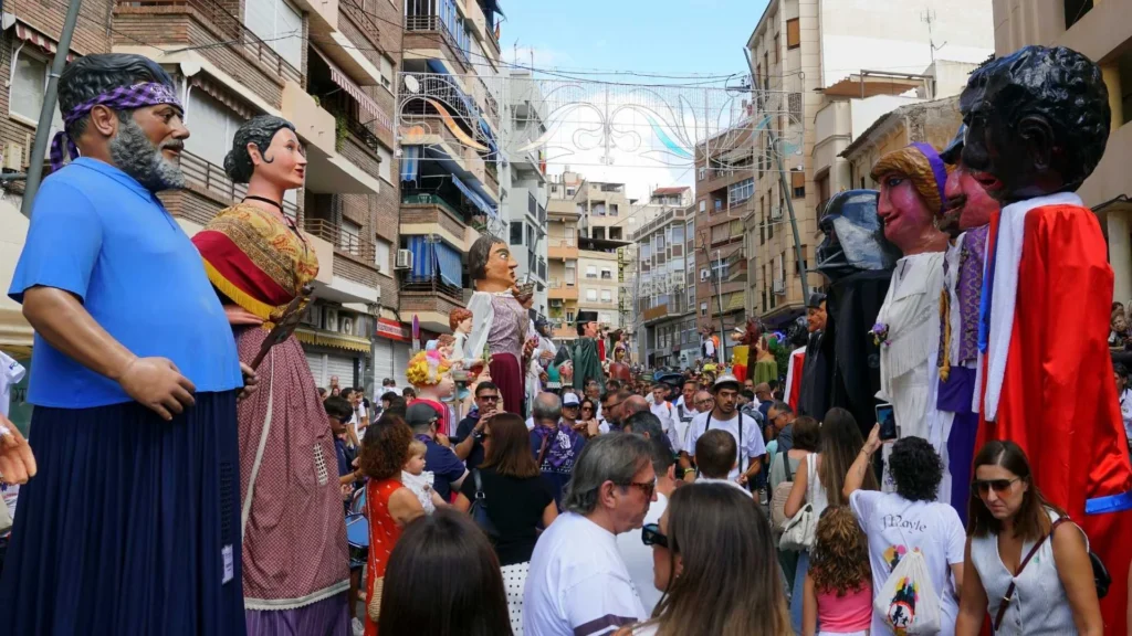 Desfile de Gigantes y Cabezudos Abaran 2026 9